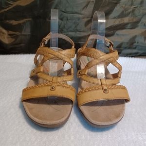 Baretraps Hasel Buckle Strap Sandals Memory Foam Yellow Women US 10W Preowned